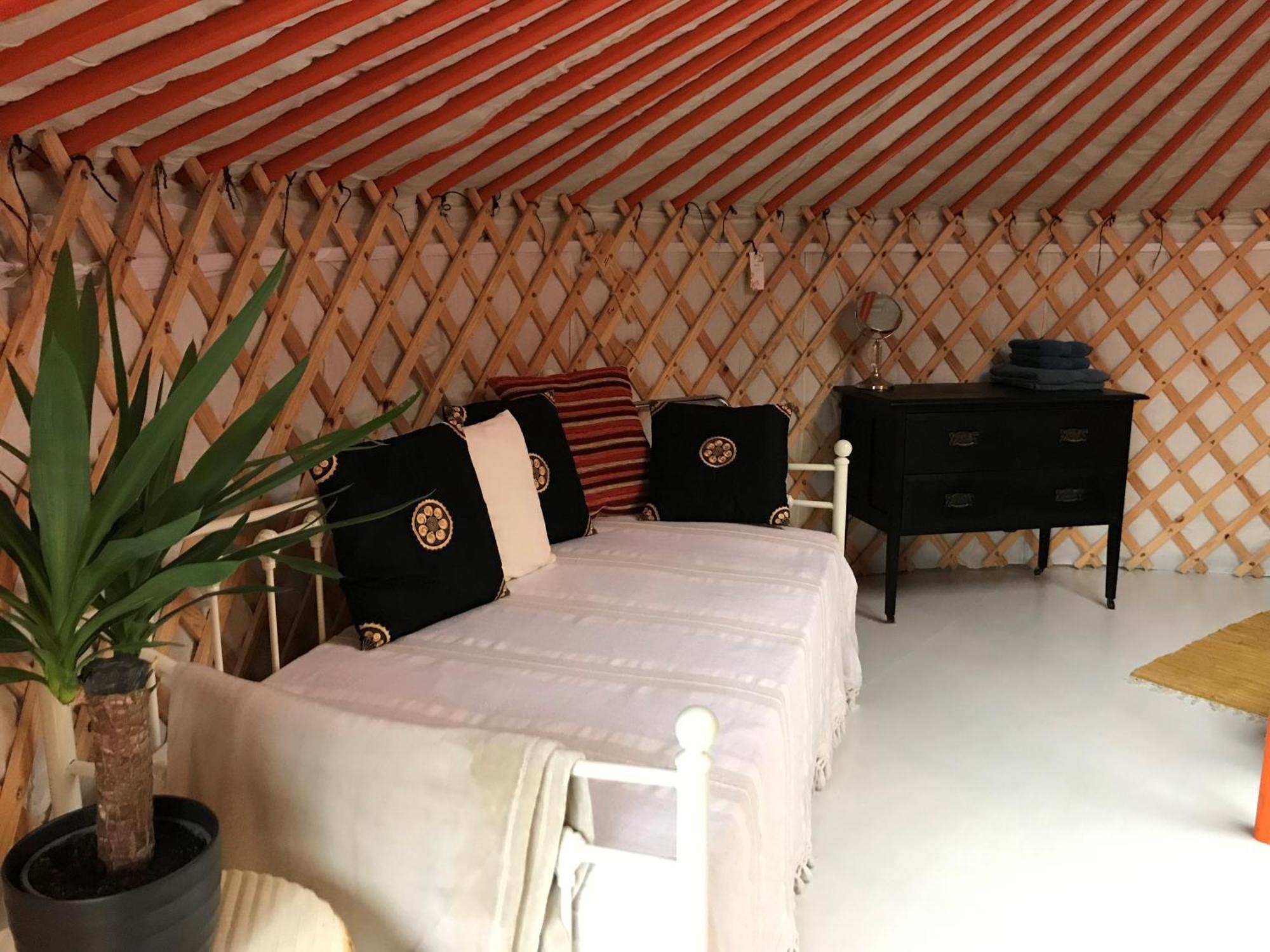 Gilfach Gower Farm Luxury Yurt With Hot Tub Hotel Аманфорд Екстериор снимка